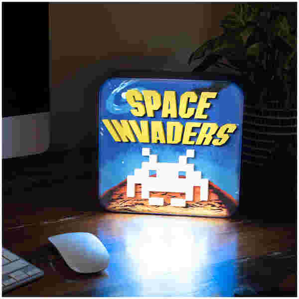 MERCHANDISE-OFFICIAL-SPACE-INVADERS-3D-LAMP-lucka-1